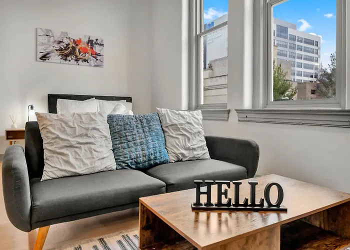 Bright And Modern Studio In Louisville # 308